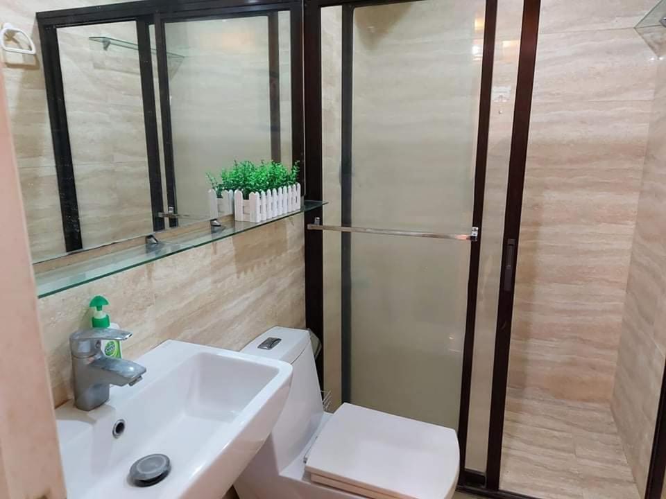 Family Staycation With Pool Manila Eksteriør billede